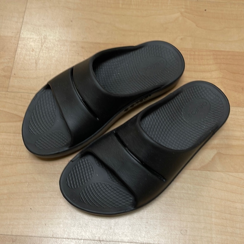Oofos recovery slide